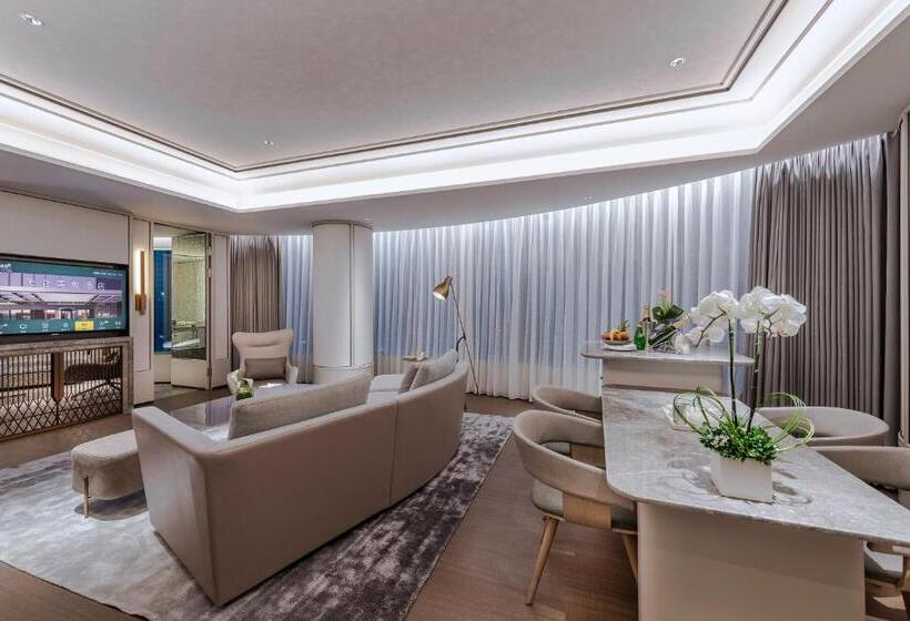 Люкс Deluxe Кровать Кинг, Maxx By Steigenberger Guangzhou Zhujiang New Town Free Shuttle Bus To Canton Fair Complex During C