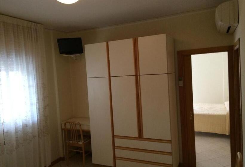 Standard Kolmen Hengen Huone, Royal Misano