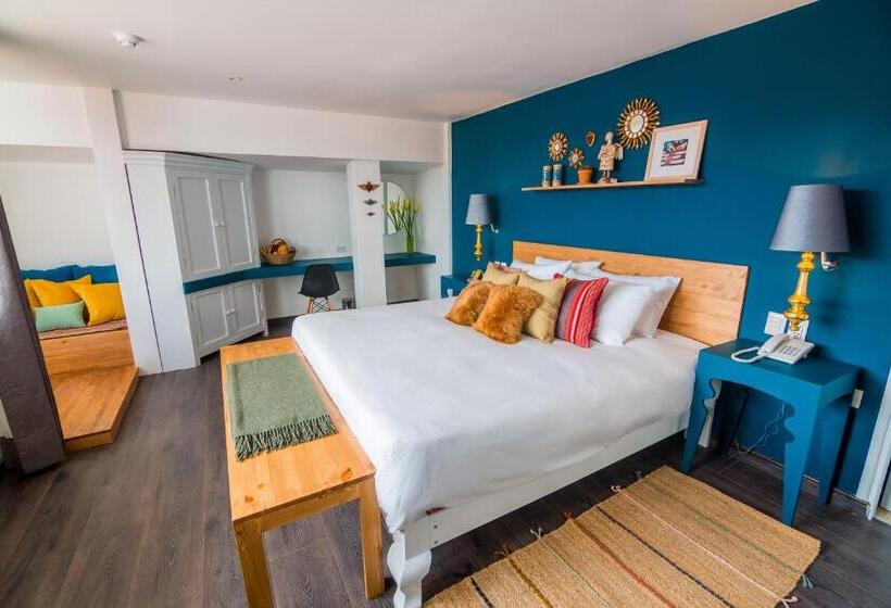 סוויטה דלוקס, Tariq Boutique