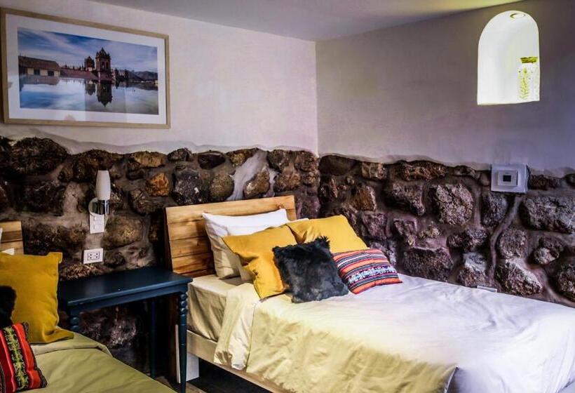 패밀리 룸, Tariq Boutique