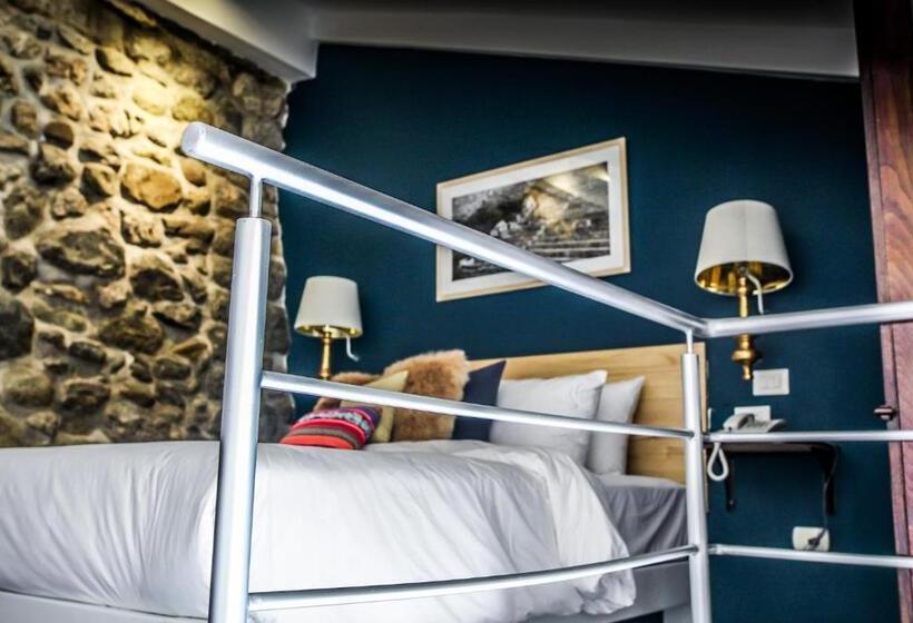 חדר משפחתי, Tariq Boutique