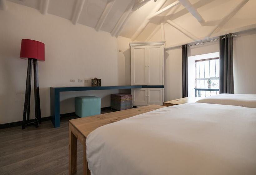 חדר סטנדרט לשלושה, Tariq Boutique