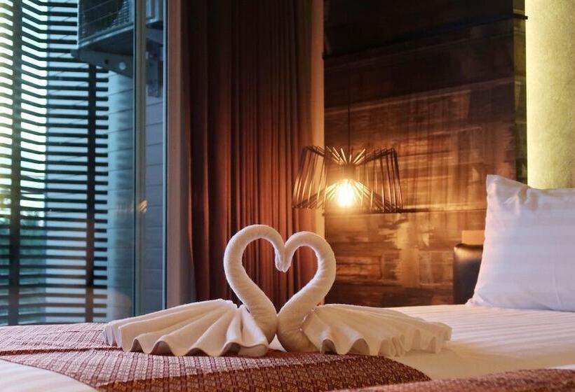 デラックスルーム, The Glory Gold