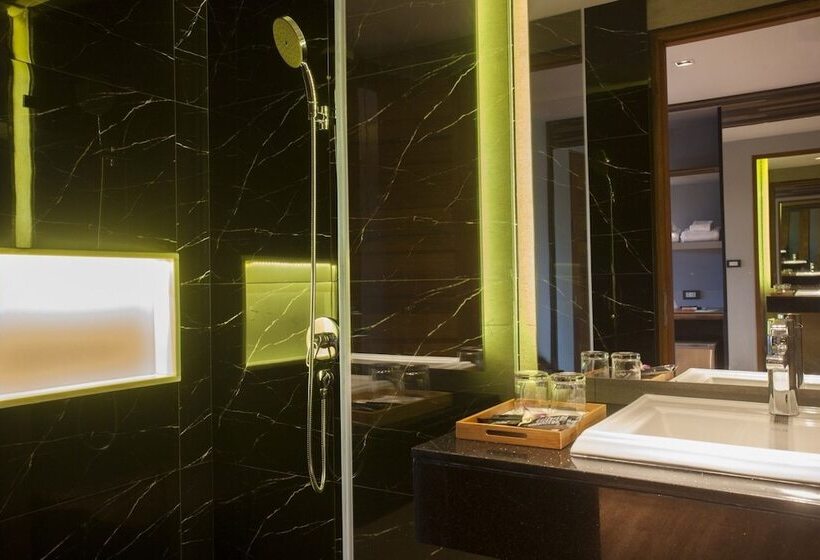 スーペリアールーム, The Glory Gold