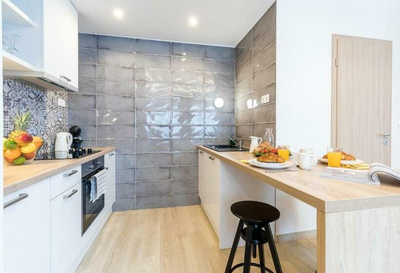 סטודיו סופריור, Vagabond Corvin