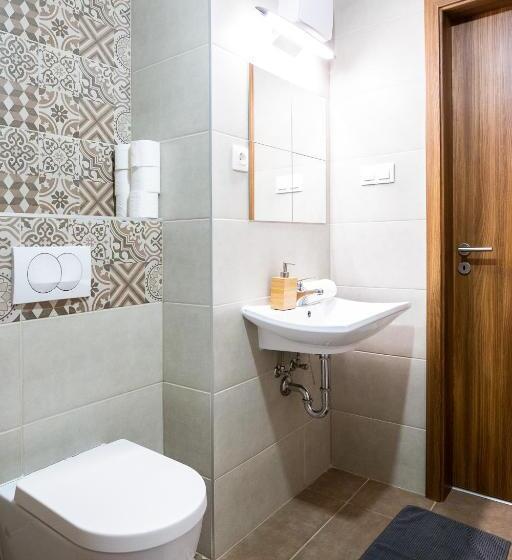 סטודיו סופריור, Vagabond Corvin