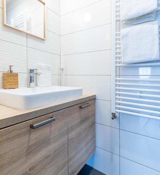 סטודיו סופריור, Vagabond Corvin