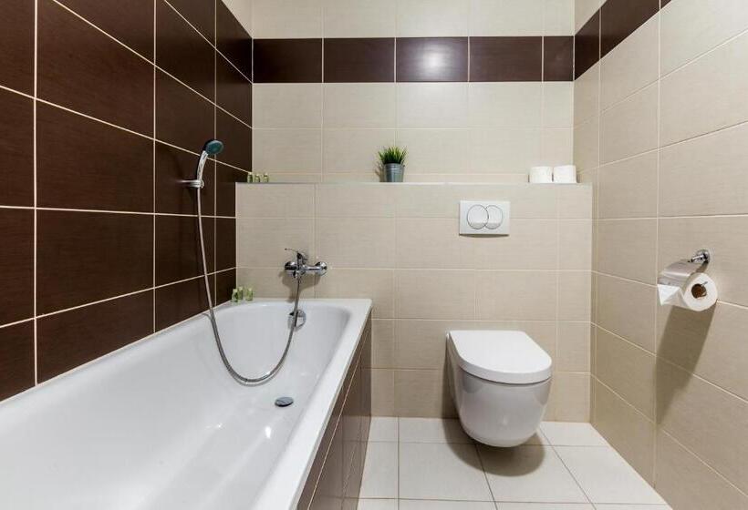 סטודיו סופריור, Vagabond Corvin