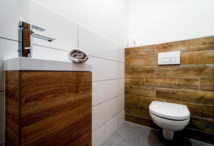 דירת שני חדרים, Vagabond Corvin