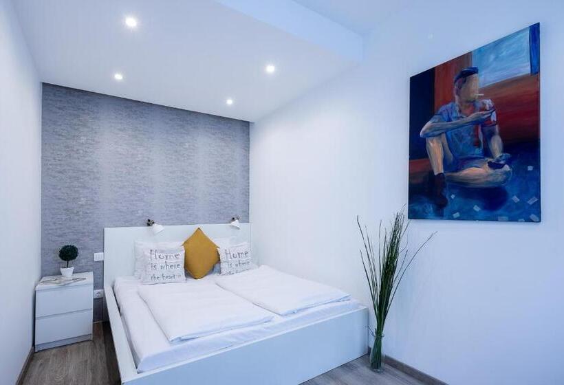 דירת שני חדרים, Vagabond Corvin