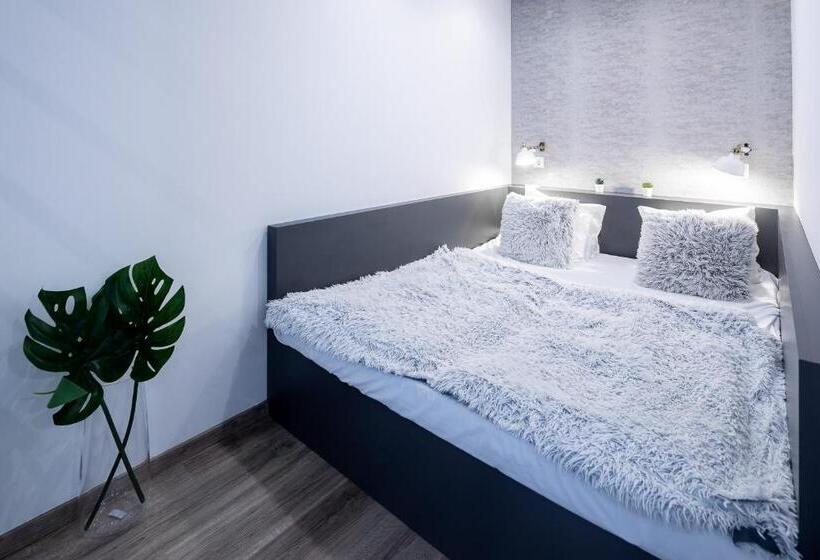 דירת שני חדרים, Vagabond Corvin