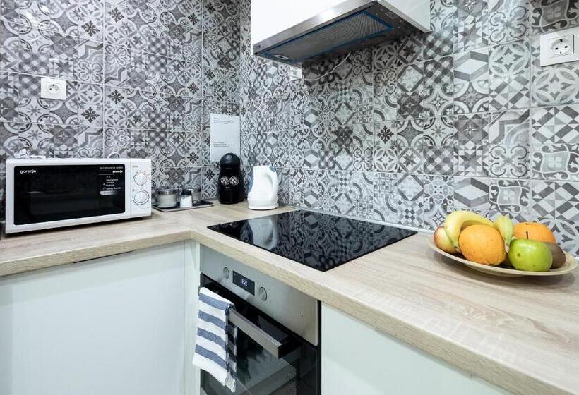 דירת שני חדרים, Vagabond Corvin