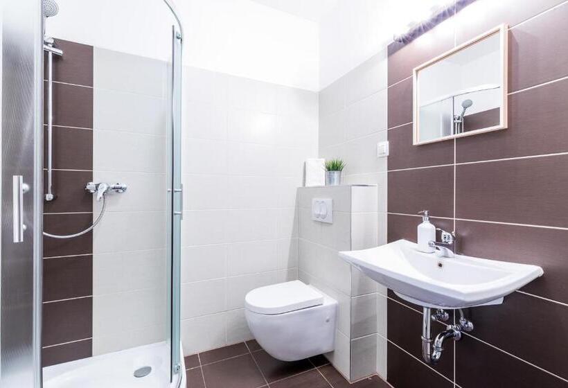 דירת חדר, Vagabond Corvin