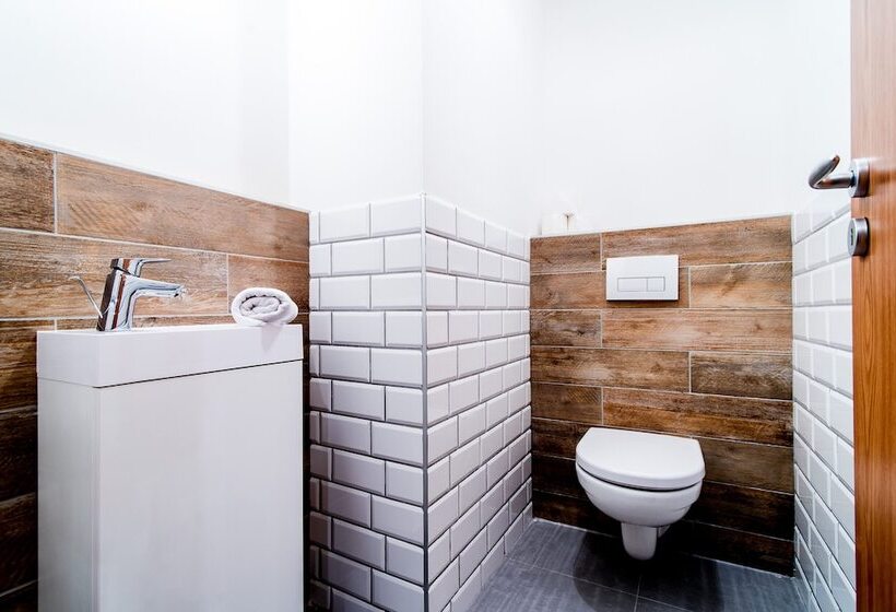 דירת חדר סופריור, Vagabond Corvin