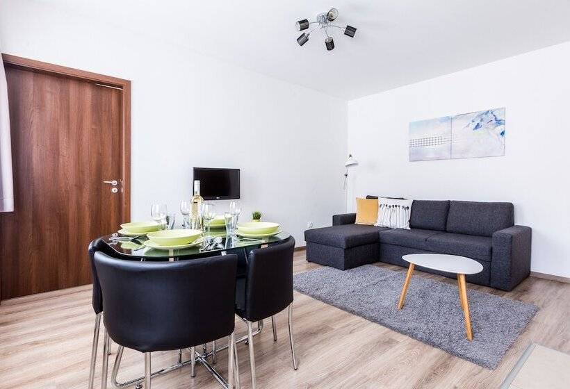 דירת שני חדרים, Vagabond Corvin