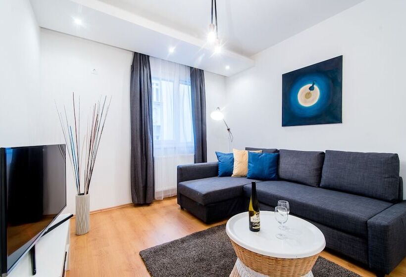 דירת חדר, Vagabond Corvin