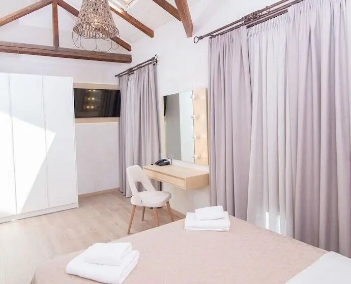اتاق استاندارد, Panellinion Luxury Rooms