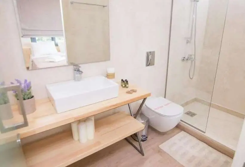 اتاق لوکس با بالکن و چشم‌انداز دریا, Panellinion Luxury Rooms