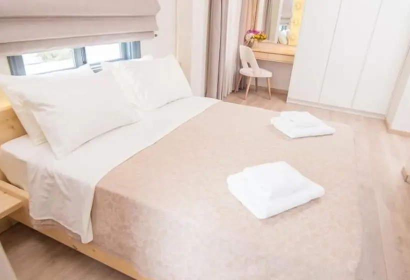 اتاق لوکس با بالکن و چشم‌انداز دریا, Panellinion Luxury Rooms