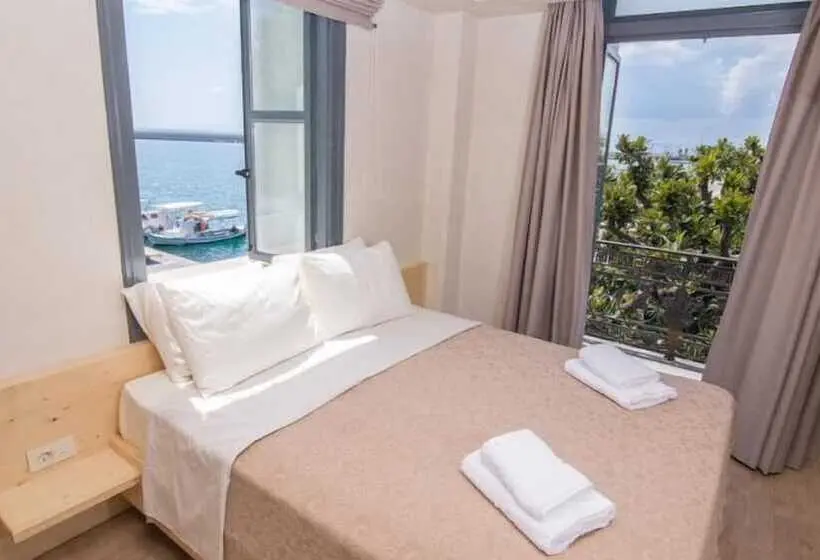 اتاق لوکس با بالکن و چشم‌انداز دریا, Panellinion Luxury Rooms