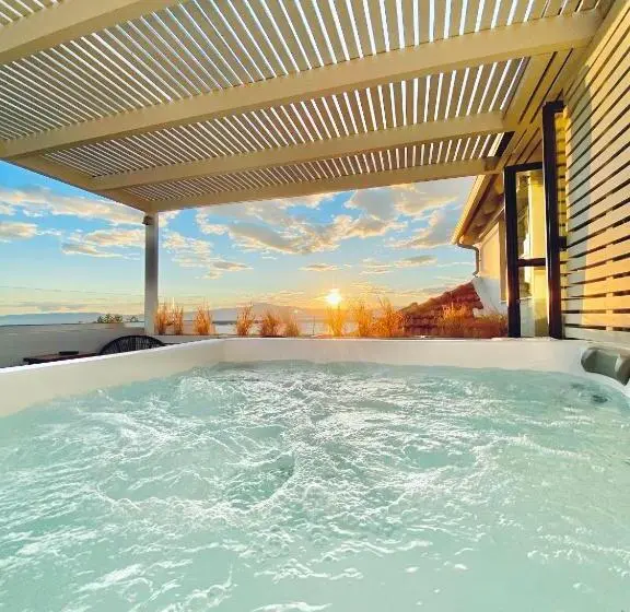 Deluxe Suite Sea View, Panellinion Luxury Rooms