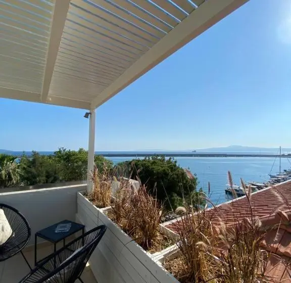 Deluxe Suite Sea View, Panellinion Luxury Rooms