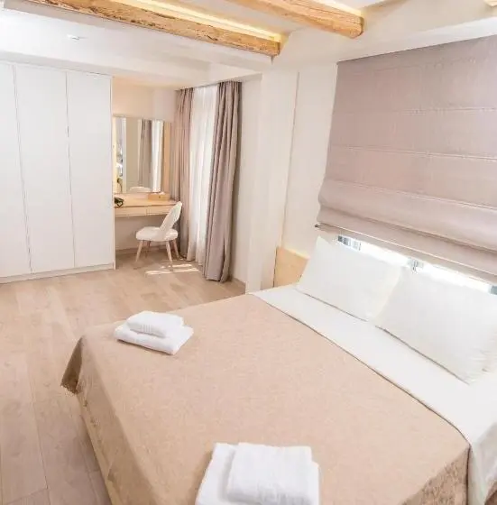 اتاق لوکس با بالکن و چشم‌انداز دریا, Panellinion Luxury Rooms
