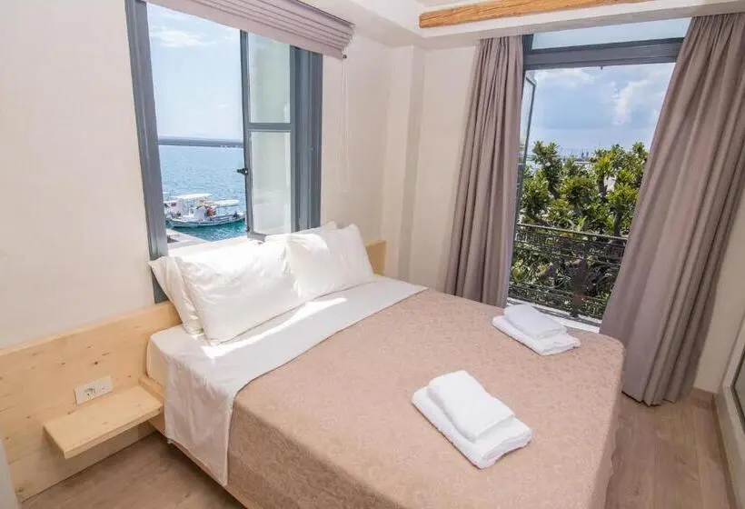 اتاق لوکس با بالکن و چشم‌انداز دریا, Panellinion Luxury Rooms