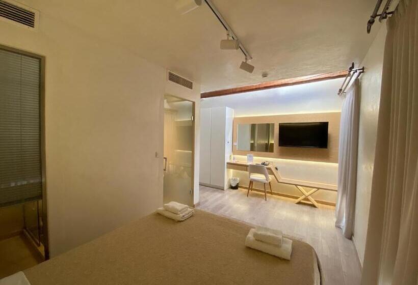 オーシャンビューデラックスルームバルコニー付き, Panellinion Luxury Rooms