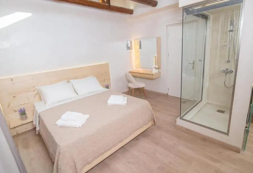 اتاق لوکس با بالکن و چشم‌انداز دریا, Panellinion Luxury Rooms
