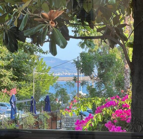 スタンダードシングルルーム, Panellinion Luxury Rooms