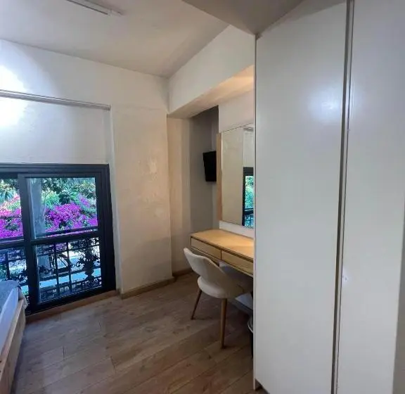 اتاق استاندارد یک نفره, Panellinion Luxury Rooms