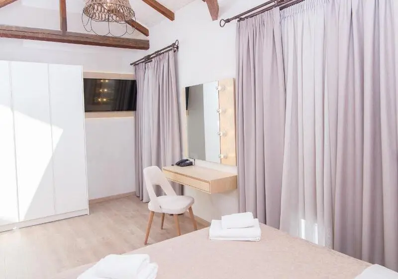 اتاق استاندارد, Panellinion Luxury Rooms