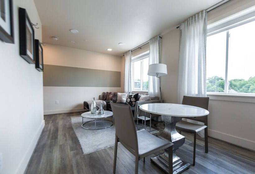 デラックススイート, The Bishop Arts Hotel By Qresorts