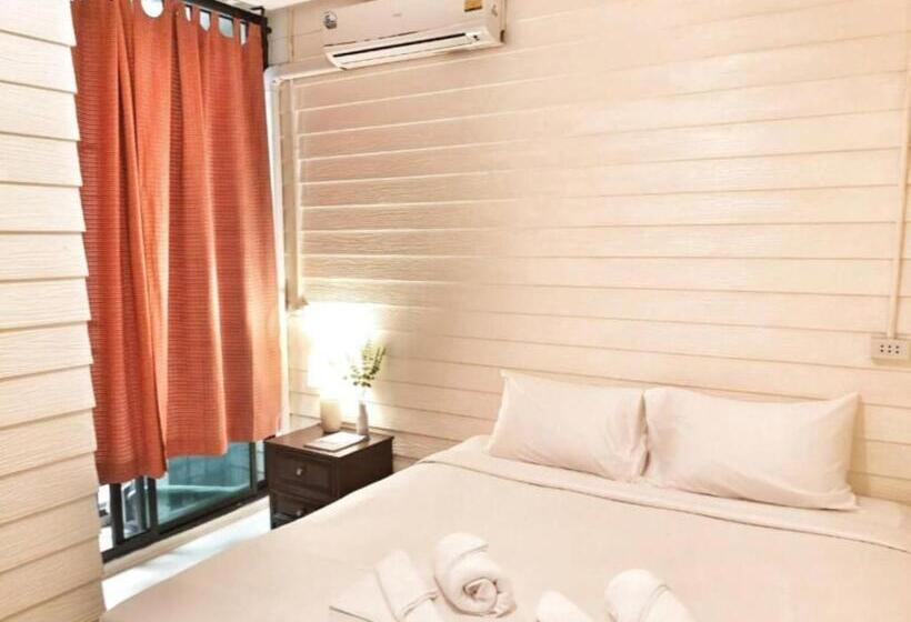 Номер Стандарт, Back Home Backpackers