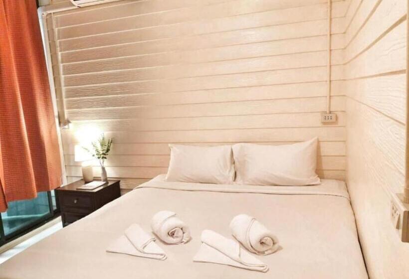 Номер Стандарт, Back Home Backpackers