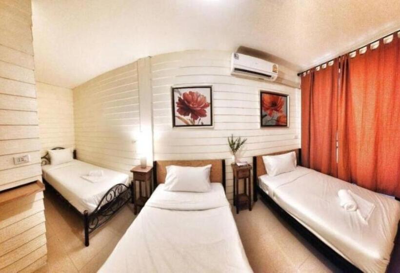 Номер Стандарт Трехместный, Back Home Backpackers