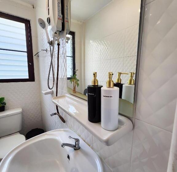 Номер Стандарт, Back Home Backpackers