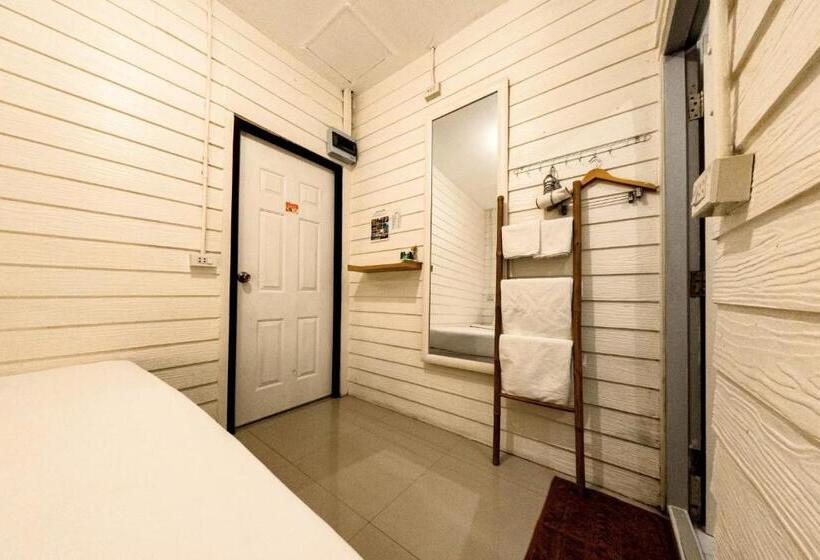 Номер Стандарт, Back Home Backpackers