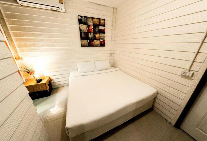 Номер Стандарт, Back Home Backpackers