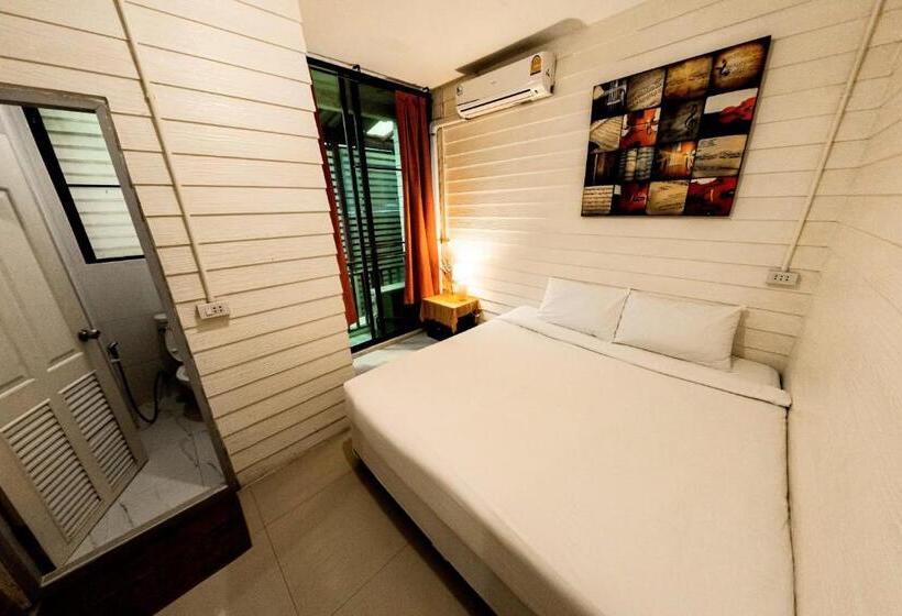 Номер Стандарт, Back Home Backpackers