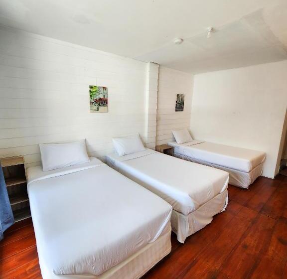 Номер Стандарт Трехместный, Back Home Backpackers