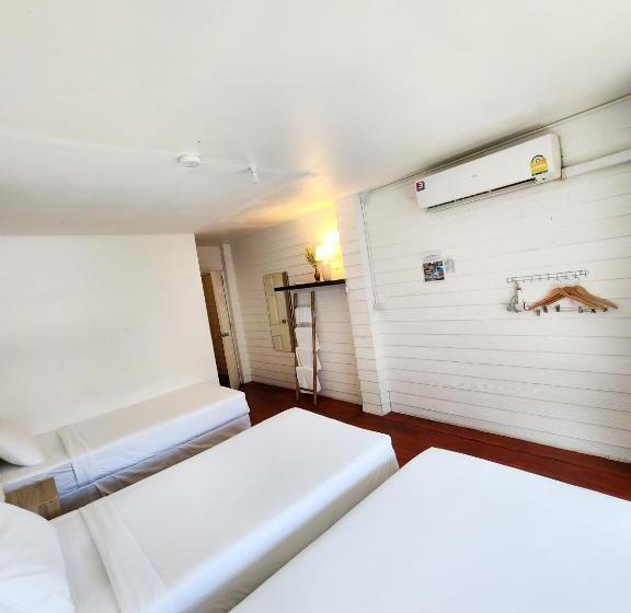 Номер Стандарт Трехместный, Back Home Backpackers