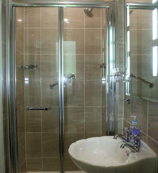 غرفة ديلوكس ثلاثية, Applecroft House