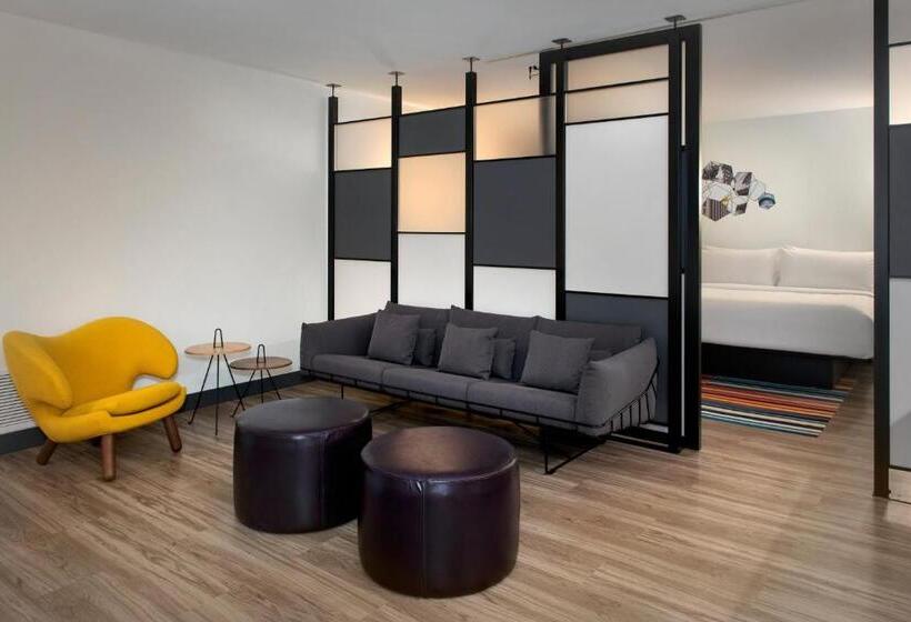 جناح لذوى الاحتياجات الخاصة, Aloft Buffalo Downtown