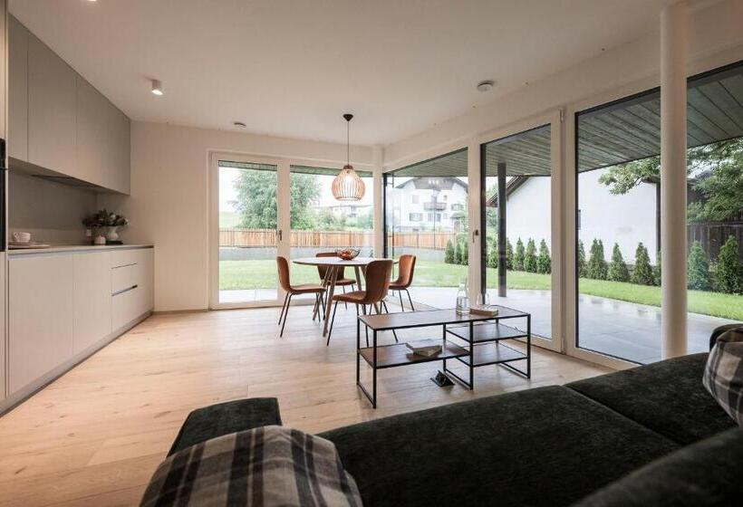 شقة غرفتين, Astor Apartments