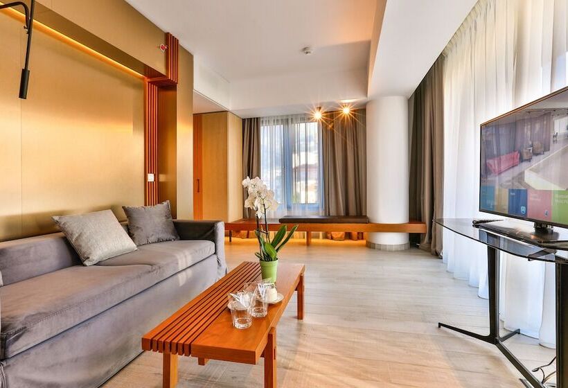 سوییت سوپریور با چشم‌انداز دریا, Fagus By Aycon