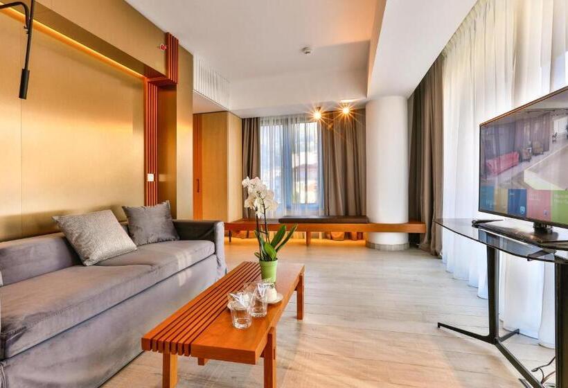 سوییت سوپریور با چشم‌انداز دریا, Fagus By Aycon