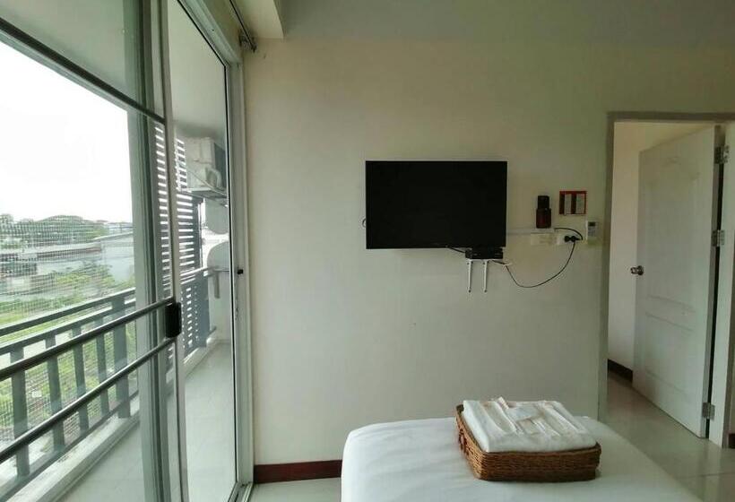 标准工作室带阳台, Grand Lopburi