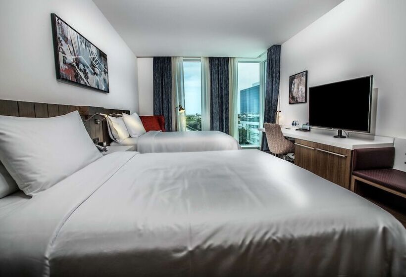 带2个双人床的标准工作室, Hilton Garden Inn West Palm Beach I95 Outlets